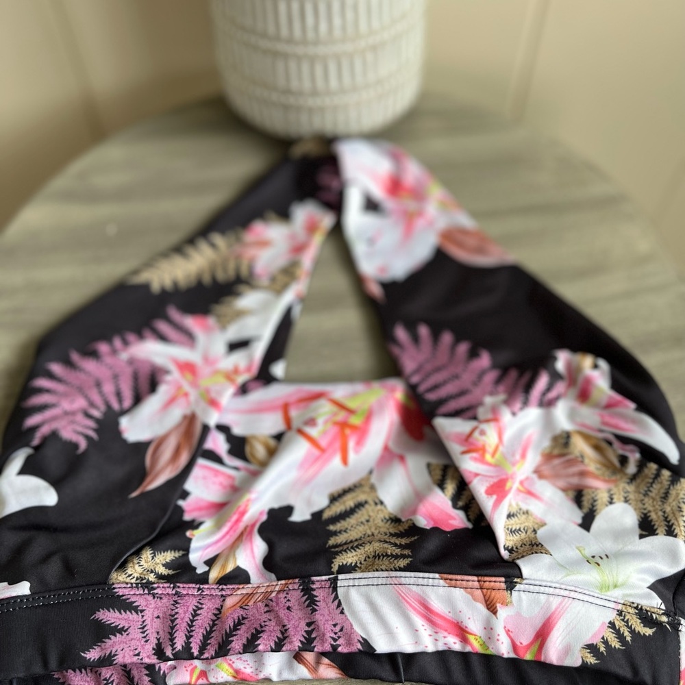 Lilly bikini/sports bra - Picture 2 of 6